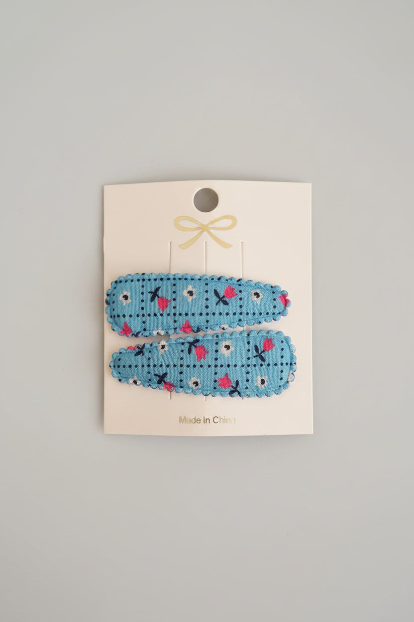 Kind klikspeld blauw met kleine bloemetjes