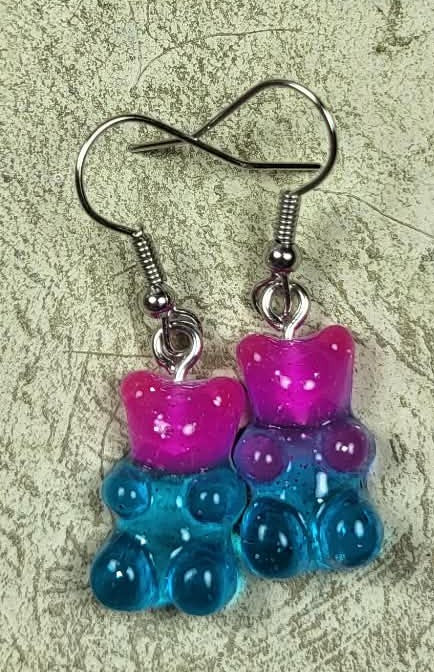 Oorbel gummibeer roze-donkerblauw transparant