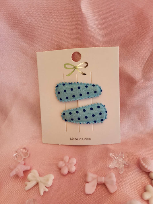 Baby klikspeld lichtblauw met donkerblauwe stippen
