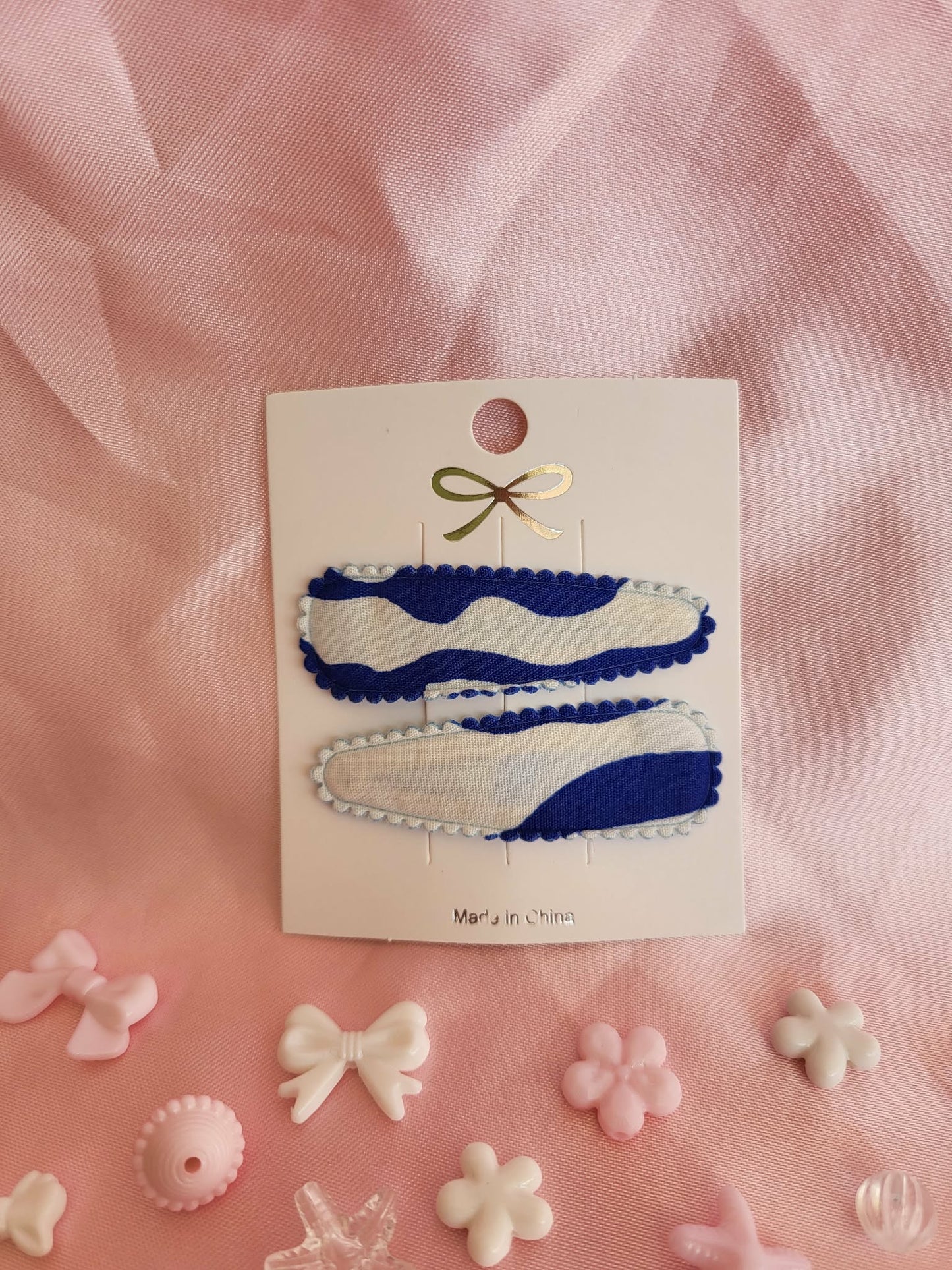 Kind klikspeld blauw en witte golven