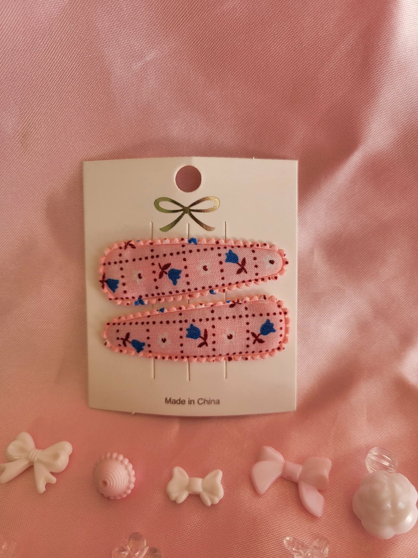 Kind klikspeld roze met kleine bloemetjes