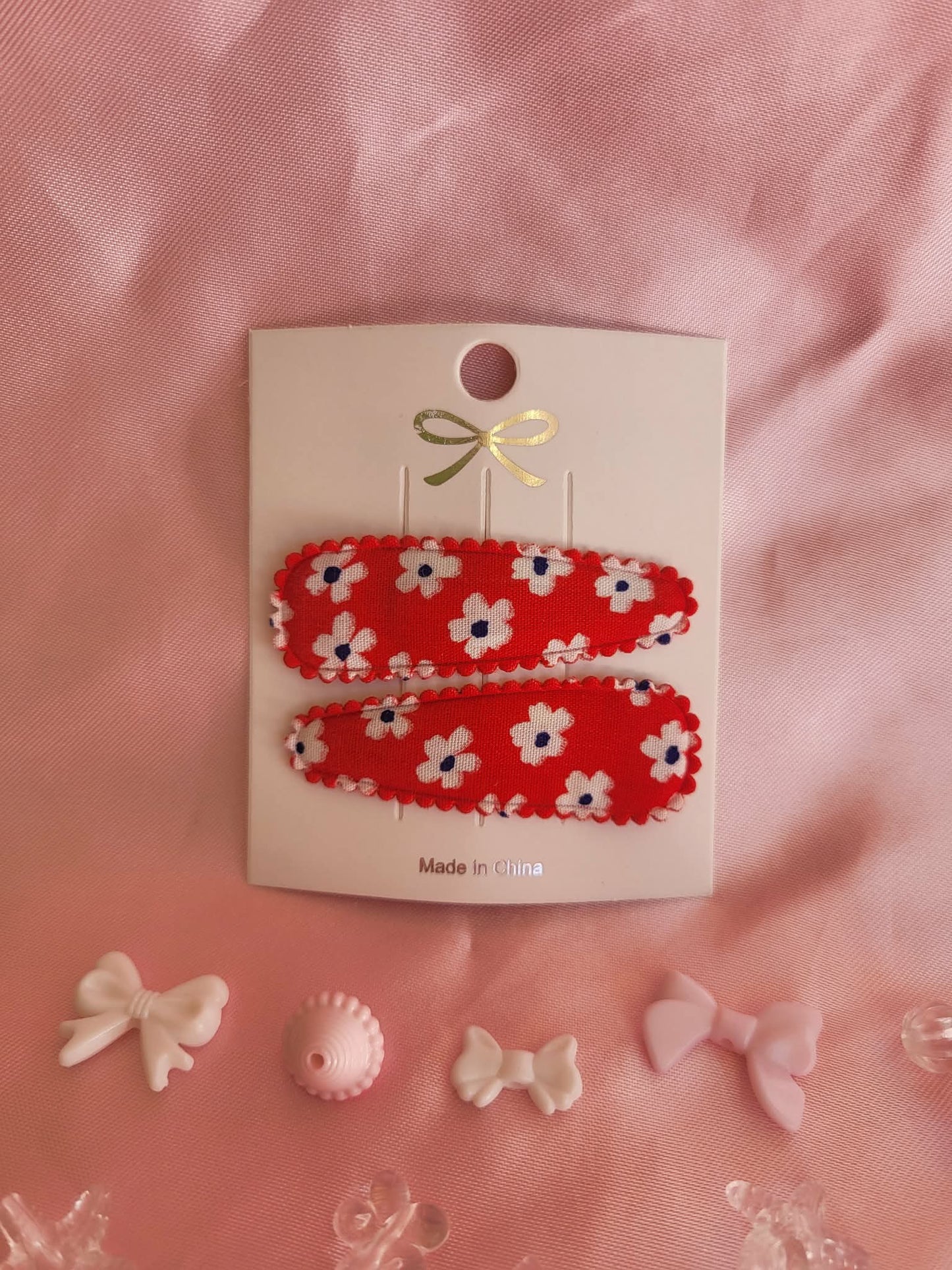 Kind klikspeld rood met witte bloemen