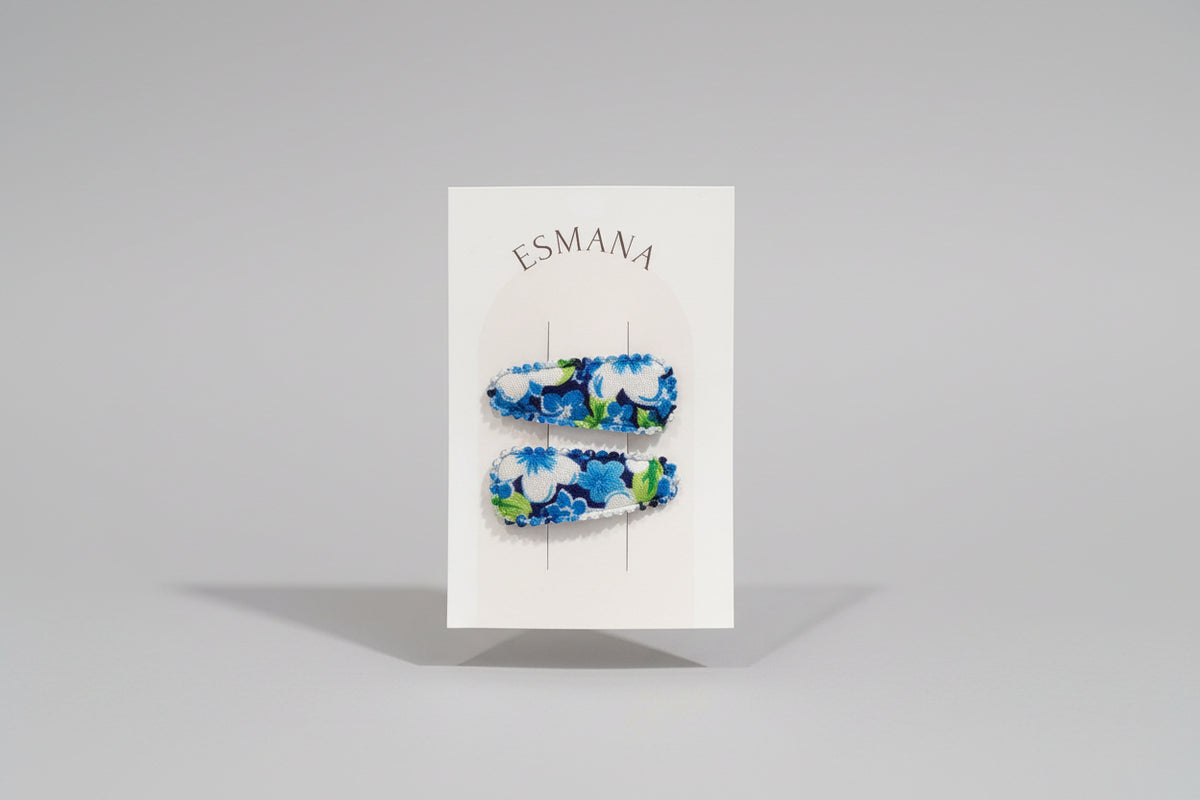 Baby haarspeld met lichtblauwe bloemen