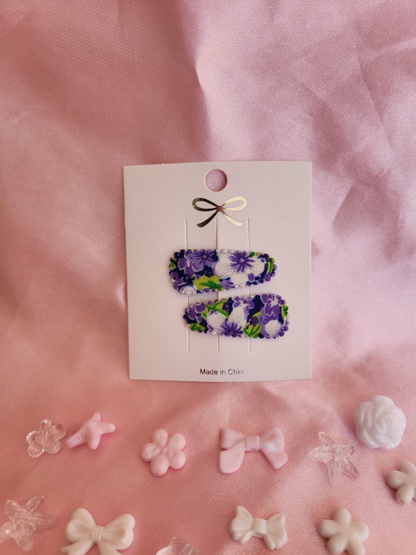 Baby klikspeld met paarse bloemen